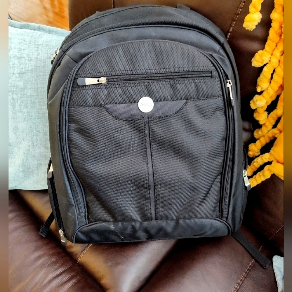Dell Professional Laptop Backpack - Picture 1 of 3